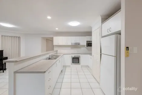 Property photo of 17 Pinedale Crescent Parkinson QLD 4115