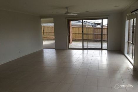 Property photo of 21 Royaloak Crescent Cranbourne East VIC 3977