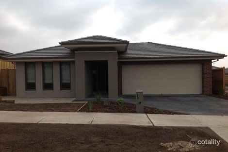 Property photo of 21 Royaloak Crescent Cranbourne East VIC 3977