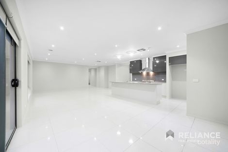 Property photo of 25 Vantage Place Truganina VIC 3029