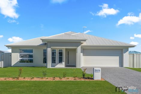 45 Mataranka Cct, Nikenbah, QLD 4655