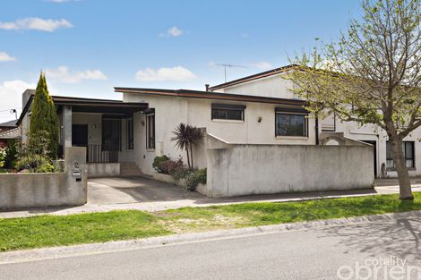 2 Gloucester Ct, Sydenham, VIC 3037