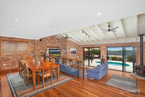 Property photo of 28 Phoenix Place Illawong NSW 2234