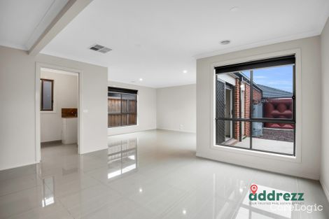 8 Titan Lodge Walk, Pakenham, VIC 3810