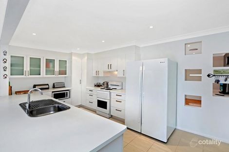 Property photo of 29 Kathleen White Crescent Killarney Vale NSW 2261