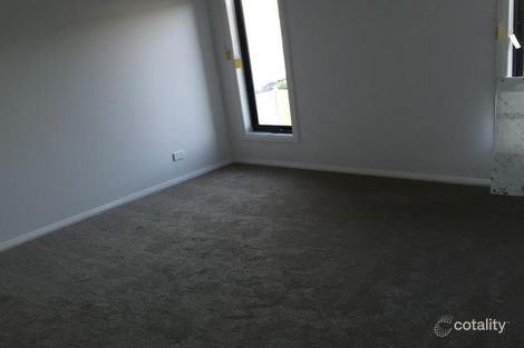 Property photo of 10 Viewgrand Drive Pakenham VIC 3810