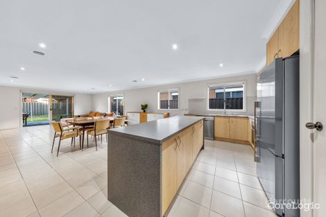 Property photo of 10 Erin Square Deer Park VIC 3023