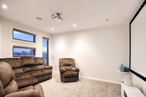 Property photo of 6 Ben Loman Circuit Craigieburn VIC 3064