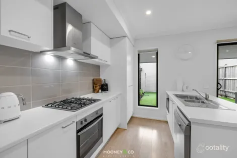 Property photo of 83 Ramlegh Boulevard Clyde North VIC 3978