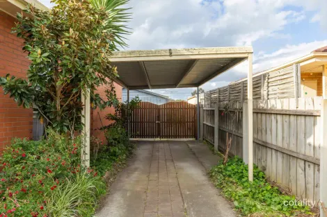 Property photo of 22 Young Street Breakwater VIC 3219