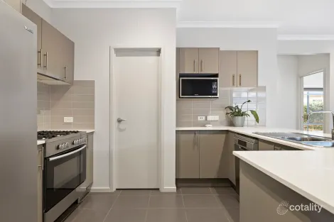 Property photo of 44 Walhalla Drive Eynesbury VIC 3338