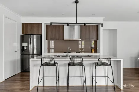 Property photo of 51 Compass Way Mount Duneed VIC 3217