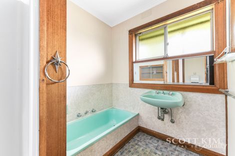 Property photo of 20 Avonhurst Drive Glen Waverley VIC 3150