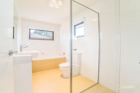 Property photo of 1/213 Lawrence Road Mount Waverley VIC 3149