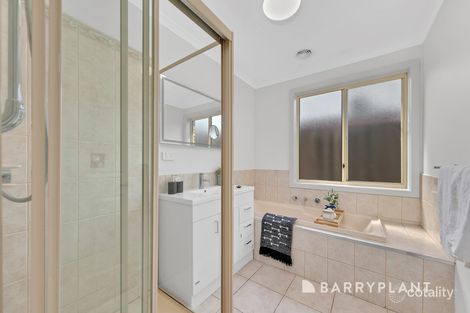 Property photo of 3 Bean Court Mill Park VIC 3082