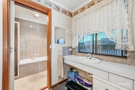 Property photo of 7 Hilltop Avenue Ridgehaven SA 5097