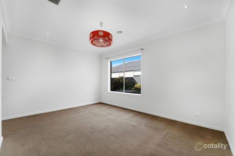 Property photo of 39 Finsbury Crescent Manor Lakes VIC 3024