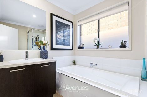 Property photo of 14 Manoora Avenue Clyde North VIC 3978