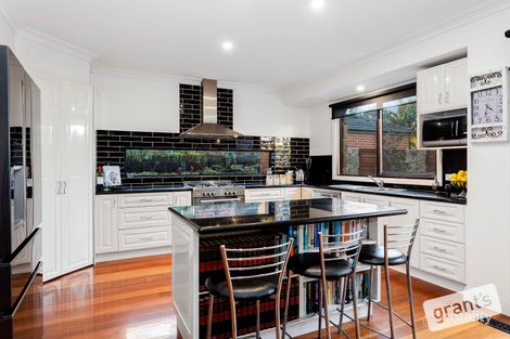 Property photo of 8 Piccadilly Court Narre Warren South VIC 3805