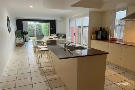 1/141 Sunshine Pde, Miami, QLD 4220