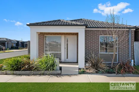 Property photo of 16 Magara Walk Tarneit VIC 3029