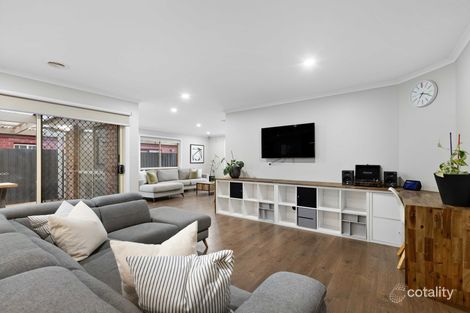 Property photo of 10 Aikshaw Close Hillside VIC 3037