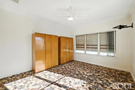 Property photo of 33 Kelly Avenue Griffith NSW 2680
