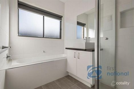 Property photo of 1 Waterway Court Kilmore VIC 3764