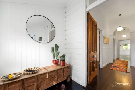 Property photo of 32 Windsor Road Red Hill QLD 4059