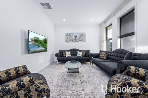 Property photo of 33 Hallyburton Drive Clyde North VIC 3978