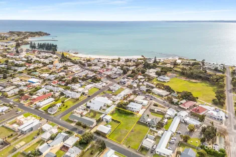 17 Lord Syleham St, Robe, SA 5276