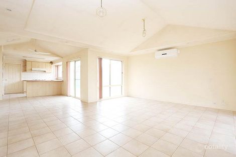 Property photo of 10 Lily Drive Sydenham VIC 3037