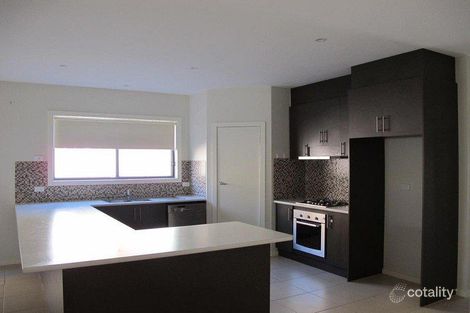 Property photo of 8 Darleith Terrace Caroline Springs VIC 3023