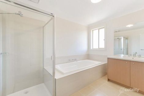 Property photo of 32 Lansdowne Parade Tarneit VIC 3029