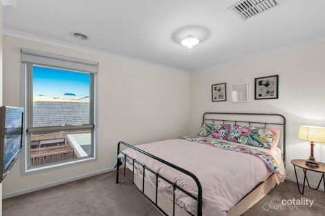 Property photo of 4 Hallyburton Drive Clyde North VIC 3978
