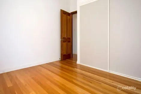 Property photo of 18 Pine Street Wynnum QLD 4178