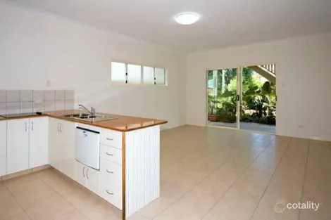 Property photo of 18 Pine Street Wynnum QLD 4178