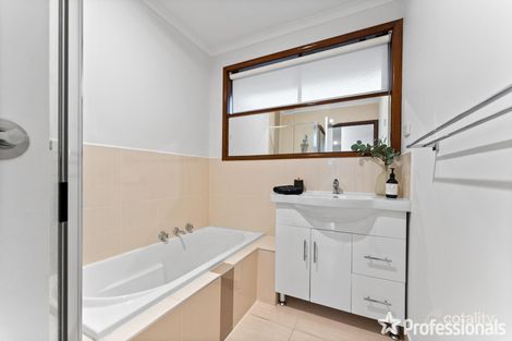 Property photo of 10 Ravenslea Crescent Deer Park VIC 3023