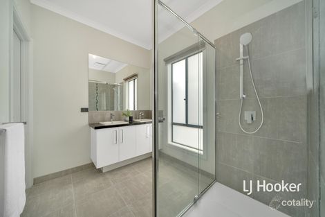 Property photo of 28 Cheddington Road Cranbourne East VIC 3977