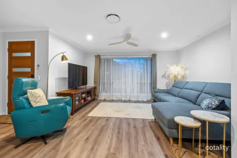 Property photo of 2/92 Overall Drive Pottsville NSW 2489