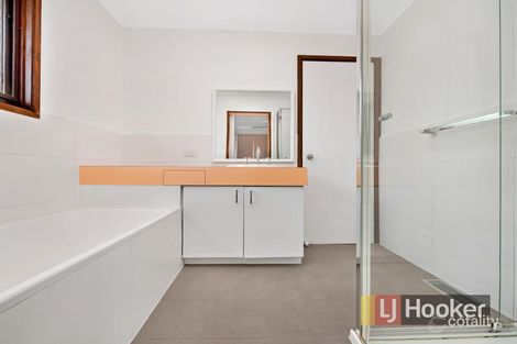 Property photo of 3 Knight Court Endeavour Hills VIC 3802