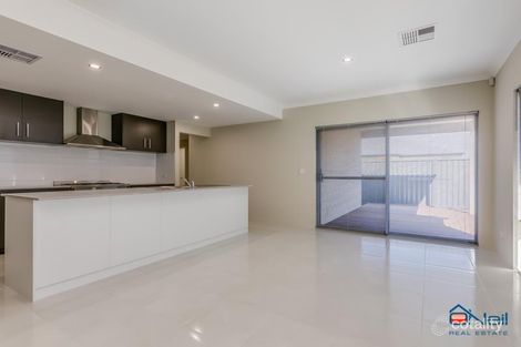 Property photo of 30 Sunstone Boulevard Treeby WA 6164