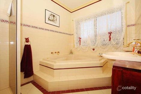 Property photo of 20 Cardigan Crescent Taylors Lakes VIC 3038