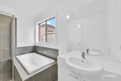 Property photo of 71 Athletic Circuit Clyde VIC 3978