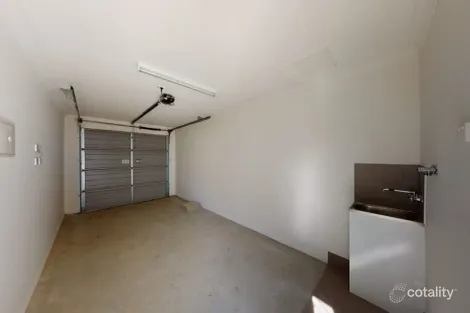 Property photo of 2/29 Farmer Place Park Ridge QLD 4125