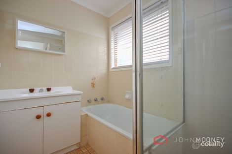 Property photo of 16 Darri Street Glenfield Park NSW 2650