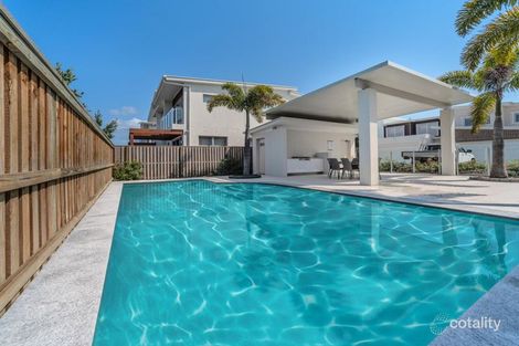 4/2 Waters Cl, Hope Island, QLD 4212