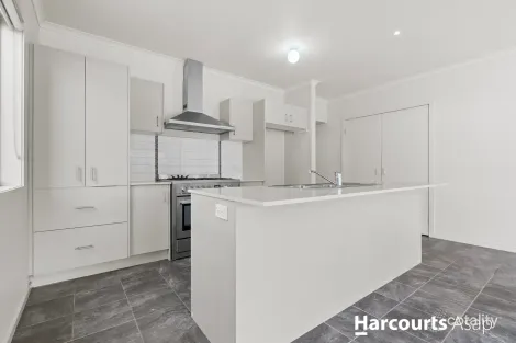 Property photo of 37 Pomegranate Way Pakenham VIC 3810