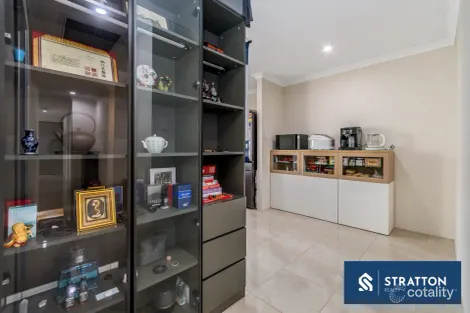 Property photo of 4 Elbert Way Haynes WA 6112