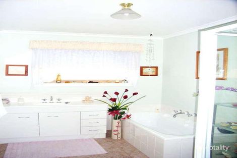 Property photo of 19 Hamilton Drive Cranbourne North VIC 3977